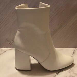7.5 Madden Girl White Boots New w/o box